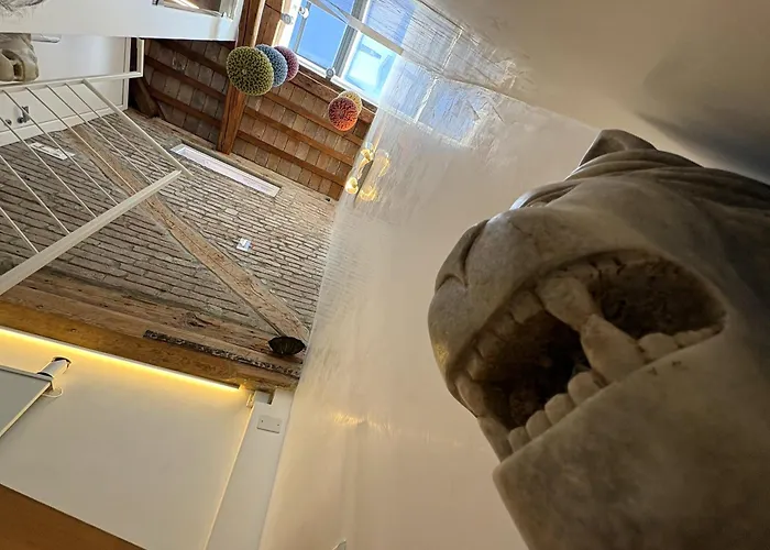 Apartment Biennale Art 1886